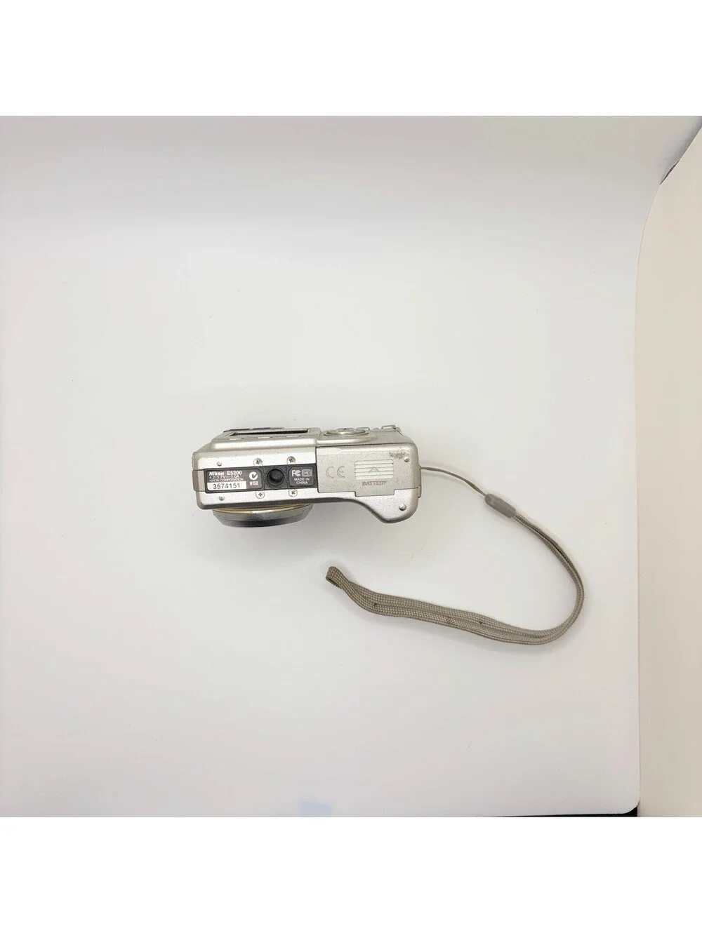 Nikon Digital Camera COOLPIX 5200 Silver No Battery Turns On Cracked Screen C139